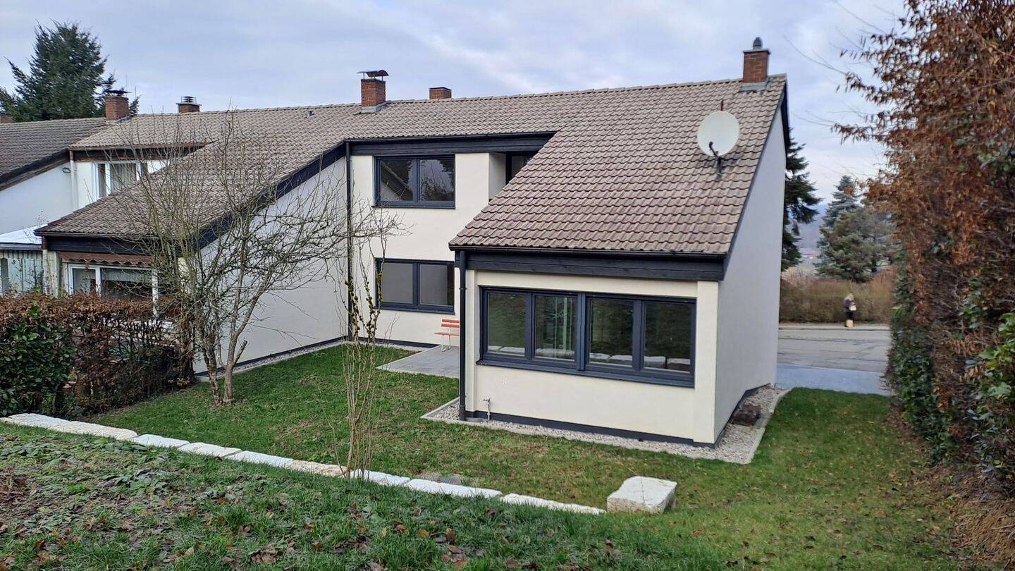 Großzügiges modernisiertes Reiheneckhaus mit Garten und Garage in toller Lage von Lörrach-Salzert, 79540 Lörrach