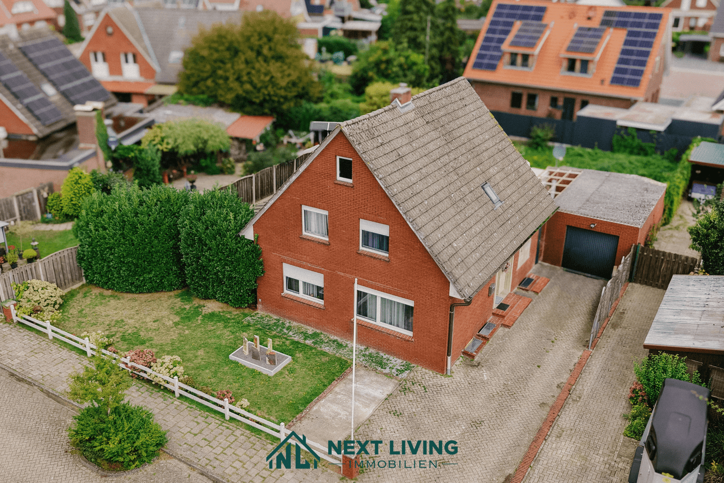 Viel Platz für Gartenliebhaber: 4-Zimmer-Haus mit Naturstein-Terrasse, Steinofen & Garage, 49828 Lage