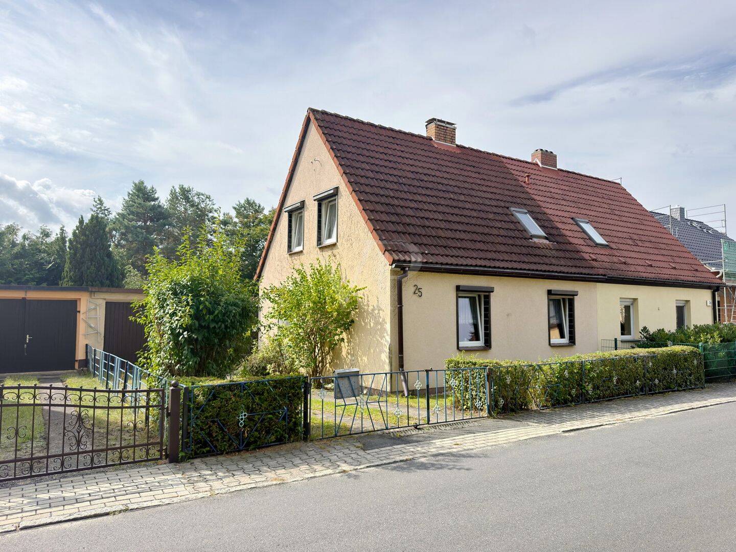 Ein Zuhause mit Potenzial – Doppelhaushälfte mit großem Garten und viel Platz für Ihre Ideen, 1987 Schwarzheide