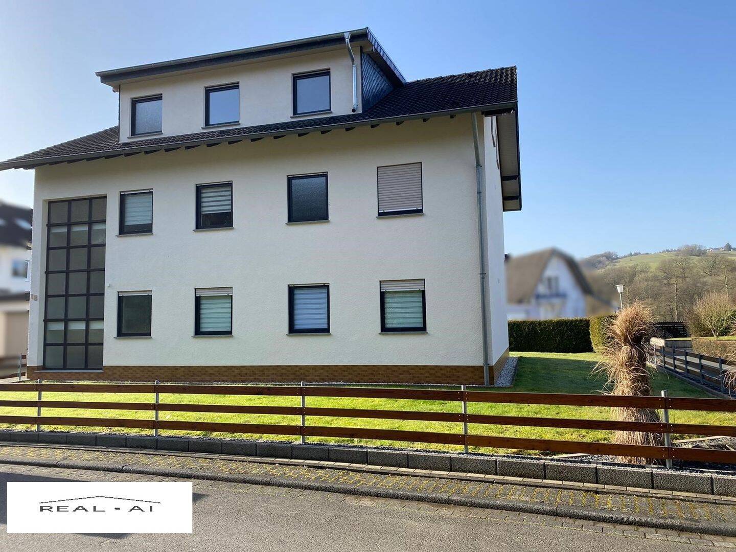 Attraktive 3-Zi.Dachgeschoss-Wohnung mit EBK, Loggia und Garage im Luftkurort Roßbach/Wied, 53547 Roßbach