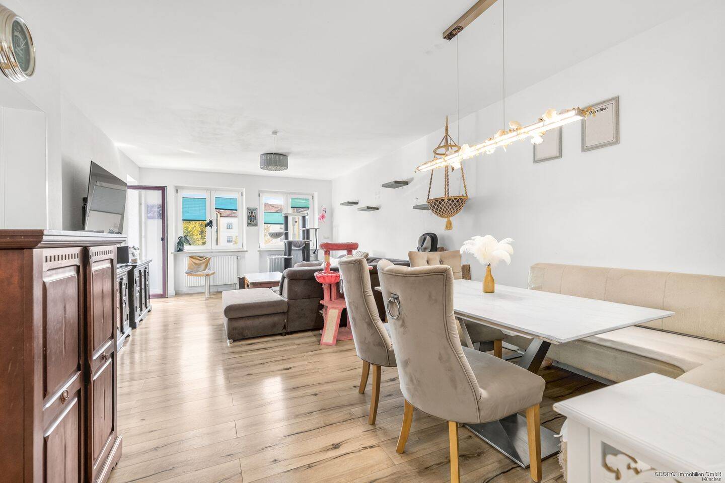 GEORGI: Modernisierte Familien-Wohnung mit Balkon in ruhiger Wohnanlage, 85586 Poing