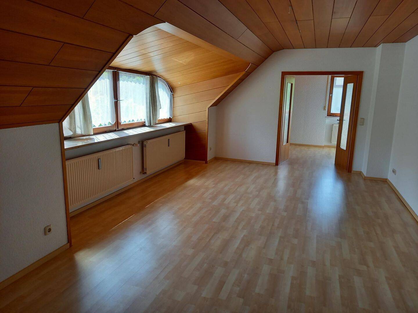 Dachgeschoßwohnung in ruhiger Lage, 97816 Lohr a. Main (Lohr)