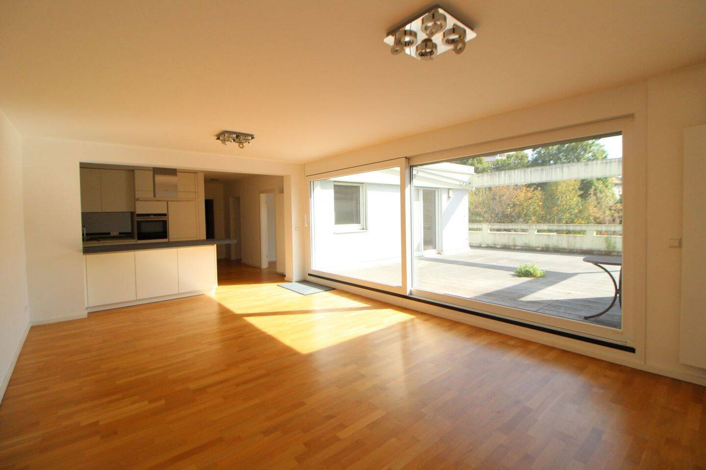 Haus im Haus: Attraktive 3-Zimmer Terrassenwohnung mit Garage, Stellplatz und großer Terrasse, 70195 Stuttgart (Botnang)
