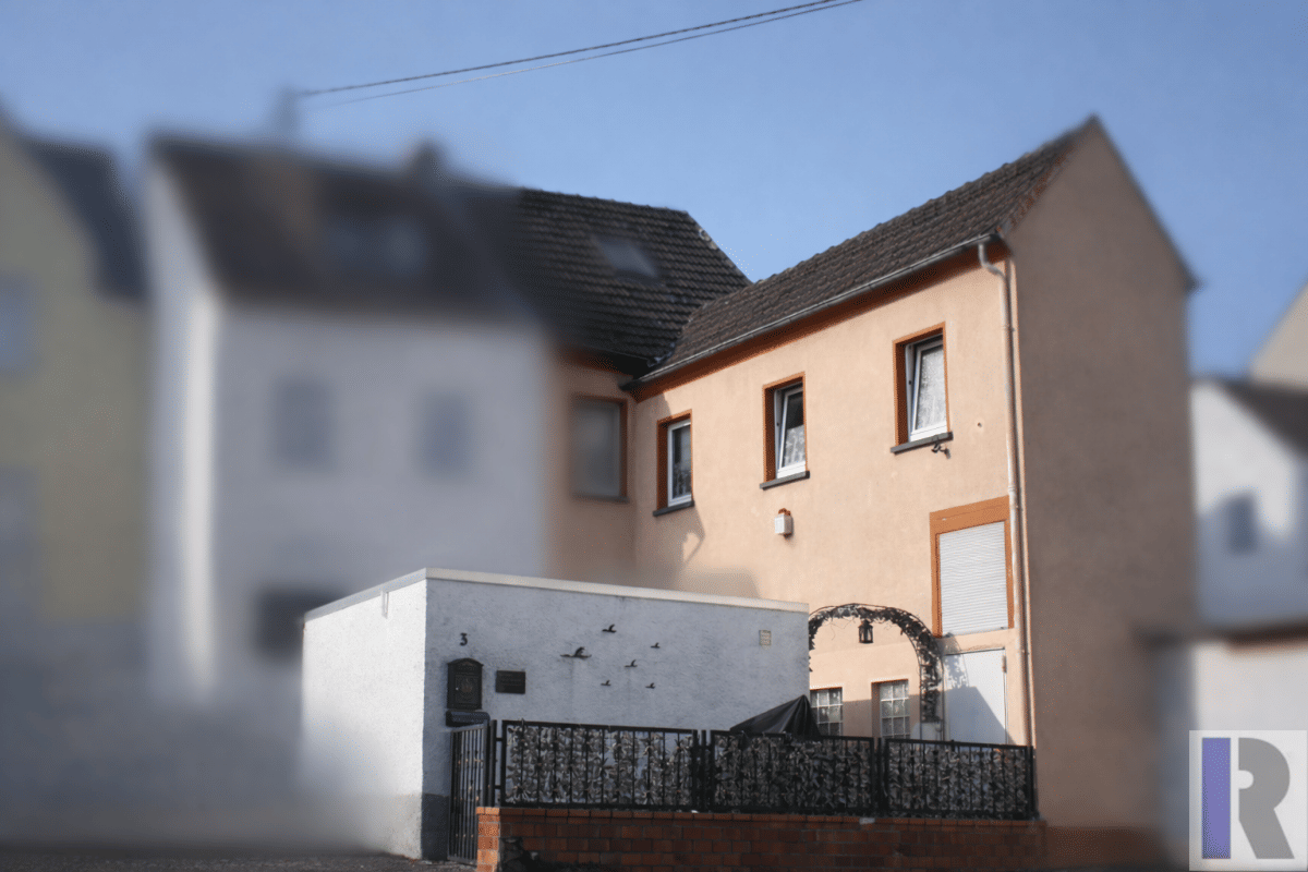 Kleines Wohnhaus mit Charme und Potenzial im Herzen von Bassenheim, 56220 Bassenheim