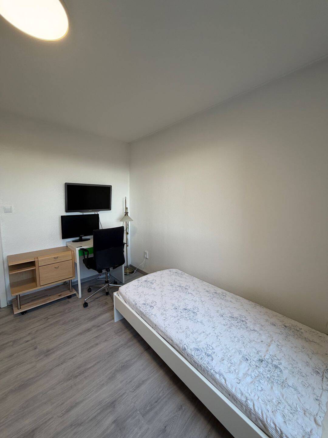 Helles WG-Zimmer 12 m² mit Balkonzugang in Hamburg-Schiffbek, 22119 Hamburg (Mitte Billstedt Horn)