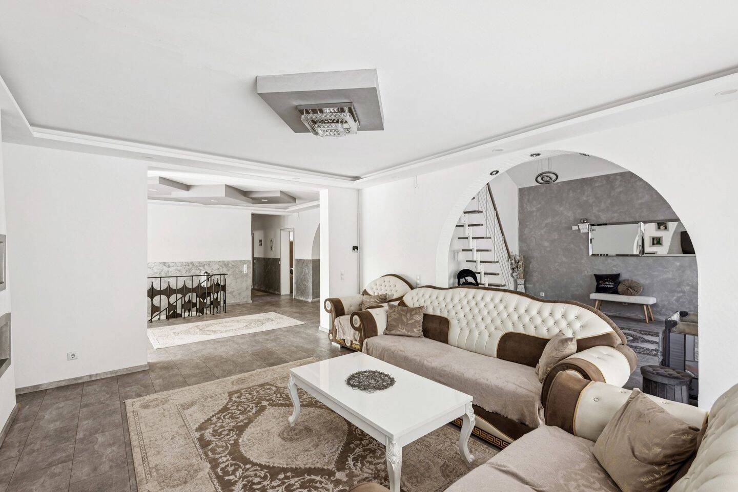 Großzügiger Bungalow in Kerzenheim: Über 550 m² bewohnbare Gesamtfläche, 67304 Kerzenheim