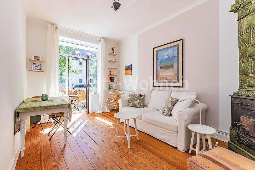 Schön möblierte Altbauwohnung mit Balkon und Holzdielen in Hamburg-Barmbek, 22309 Hamburg (Hamburg-Nord Barmbek-Nord Bramfeld Ohlsdorf Steilshoop)