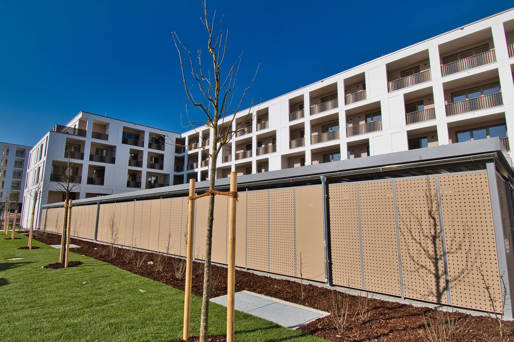Helle, moderne, möblierte Wohnung mit großem Balkon ab sofort zu vermieten, 93053 Regensburg (Galgenberg Kasernenviertel Kumpfmühl-Ziegetsdorf-Neuprüll Oberisling-Graß)