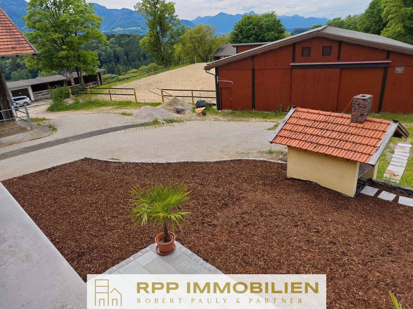 Wohnen mit Bergblick – Wohnhaus mit Reitanlage vor den Chiemgauer Alpen, 83313 Siegsdorf