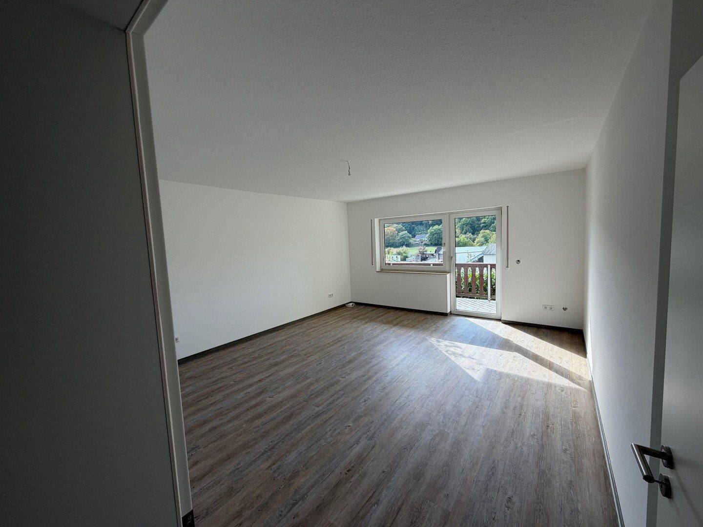 Frisch saniert & ruhig gelegen – 3 Zimmer mit Balkon und schöner Aussicht, 35606 Solms