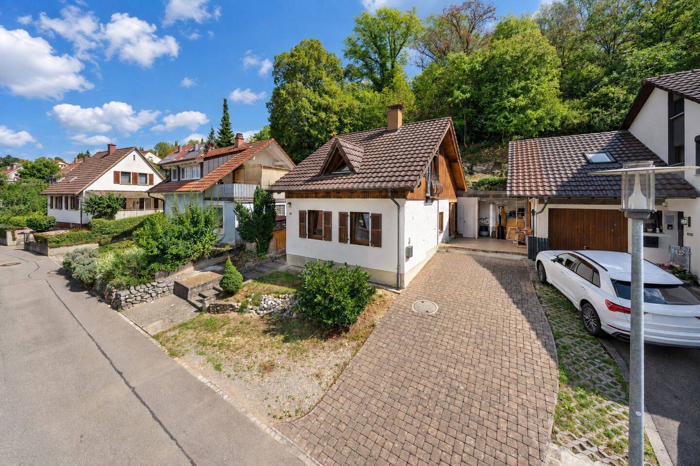 Ein kleines Haus für große Ideen: Sanierungsbedürftiges EFH mit Garten ruhig gelegen in Engen, 78234 Engen