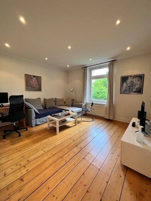 WG-Neugründung, helles teilmöbliertes 16m2 Zimmer in bester Winterhuder Lage unweit von Alster und Mühlenkamp, 22303 Hamburg (Hamburg-Nord Barmbek-Nord Winterhude)