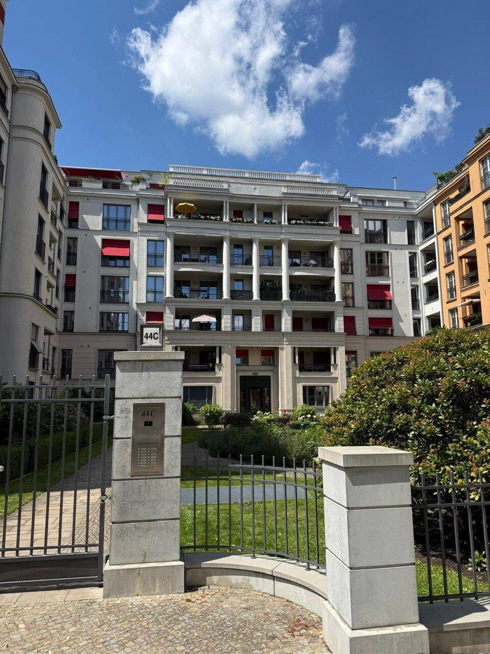 **EXKLUSIV EINGERICHTETE 4 ZIMMER WOHNUNG IN DEN ROSENGÄRTEN IN BERLIN – WILMERSDORF**, 10707 Berlin (Charlottenburg-Wilmersdorf Charlottenburg Wilmersdorf)