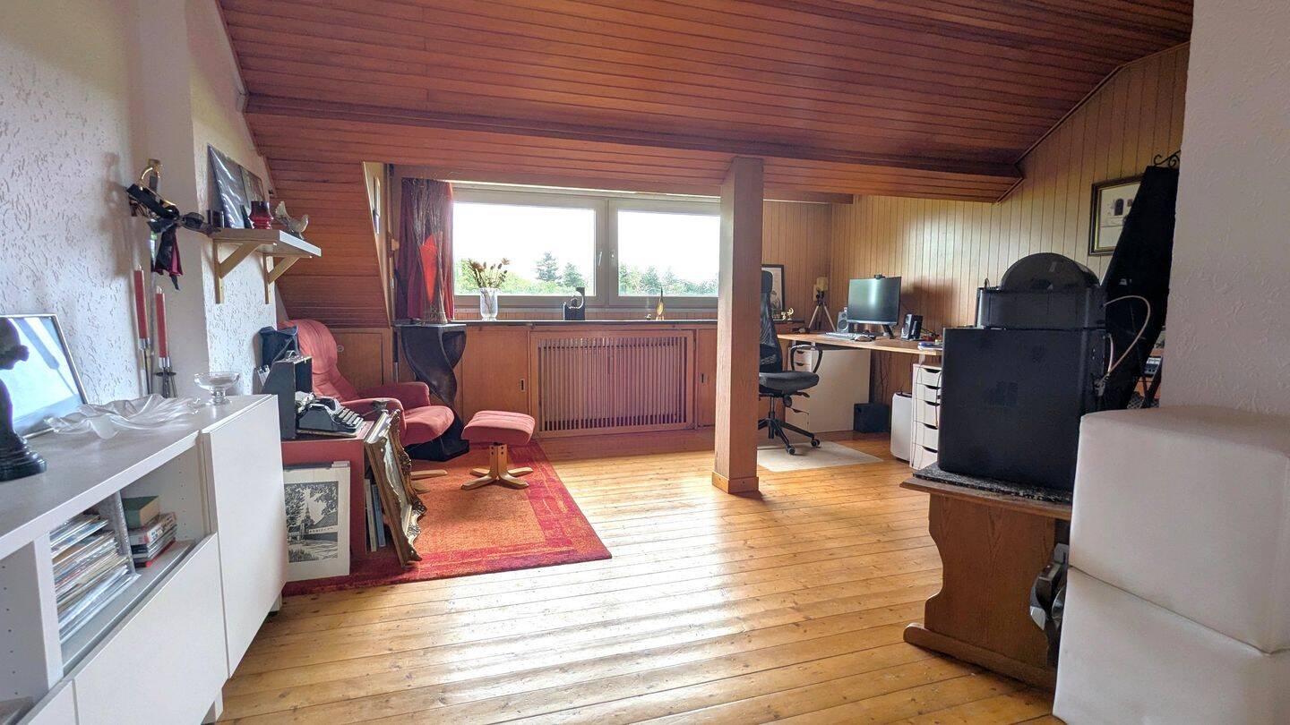 Charmante 2-Zimmer-Dachgeschosswohnung mit Weitblick und direkter Waldlage, 52078 Aachen