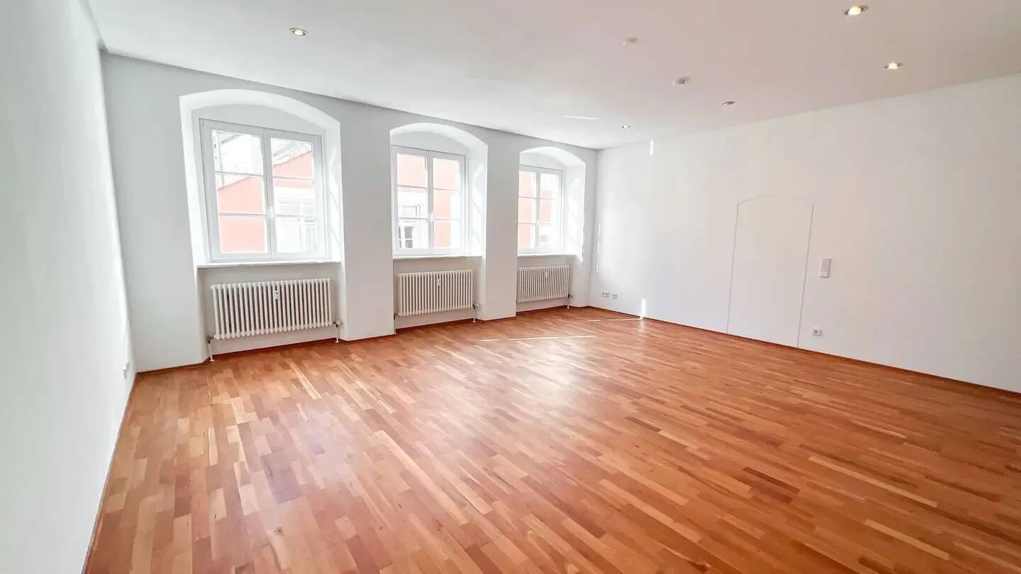 2023 renoviert: ca. 90 m² Altbauwohnung mit Balkon und Einbauküche – 80 m vom Dom, 93047 Regensburg (Innenstadt Kasernenviertel Ostenviertel Westenviertel)