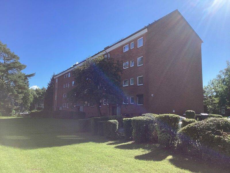 Schön gelegene und sanierte 2,5-Zimmer-Wohnung mit Balkon, sofort anmietbar!, 23562 Lübeck (Sankt Jürgen)