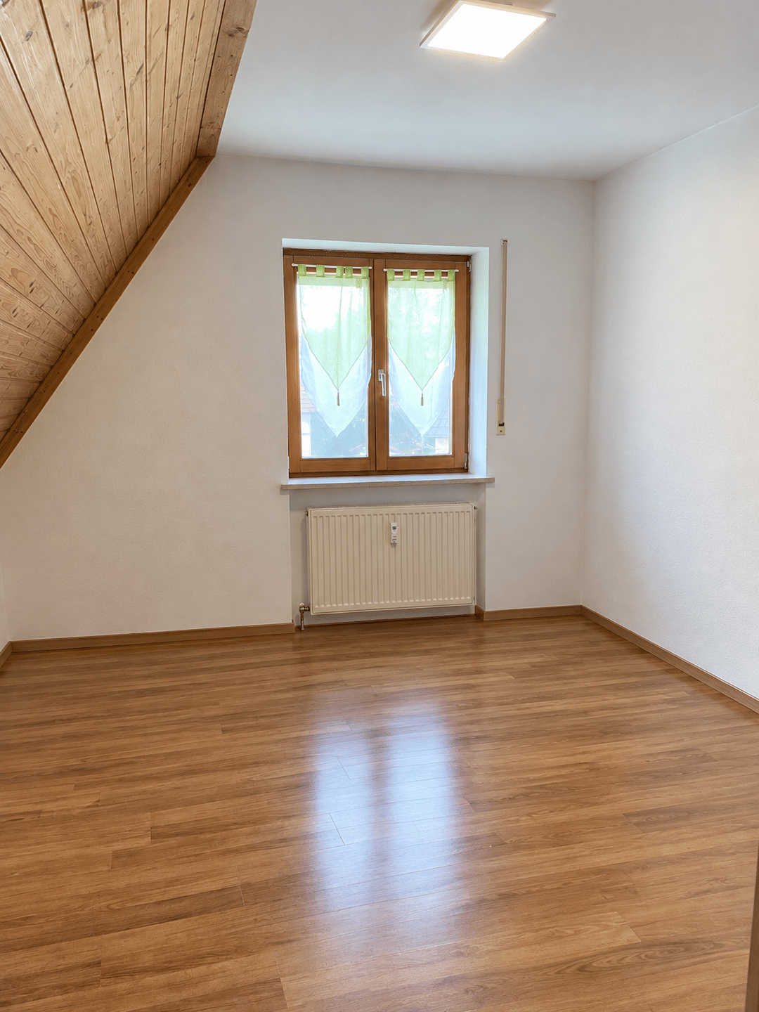 Gemütlich und zeitlos – Mietwohnung mit charmanten Holzdecken, 85368 Moosburg a.d. Isar
