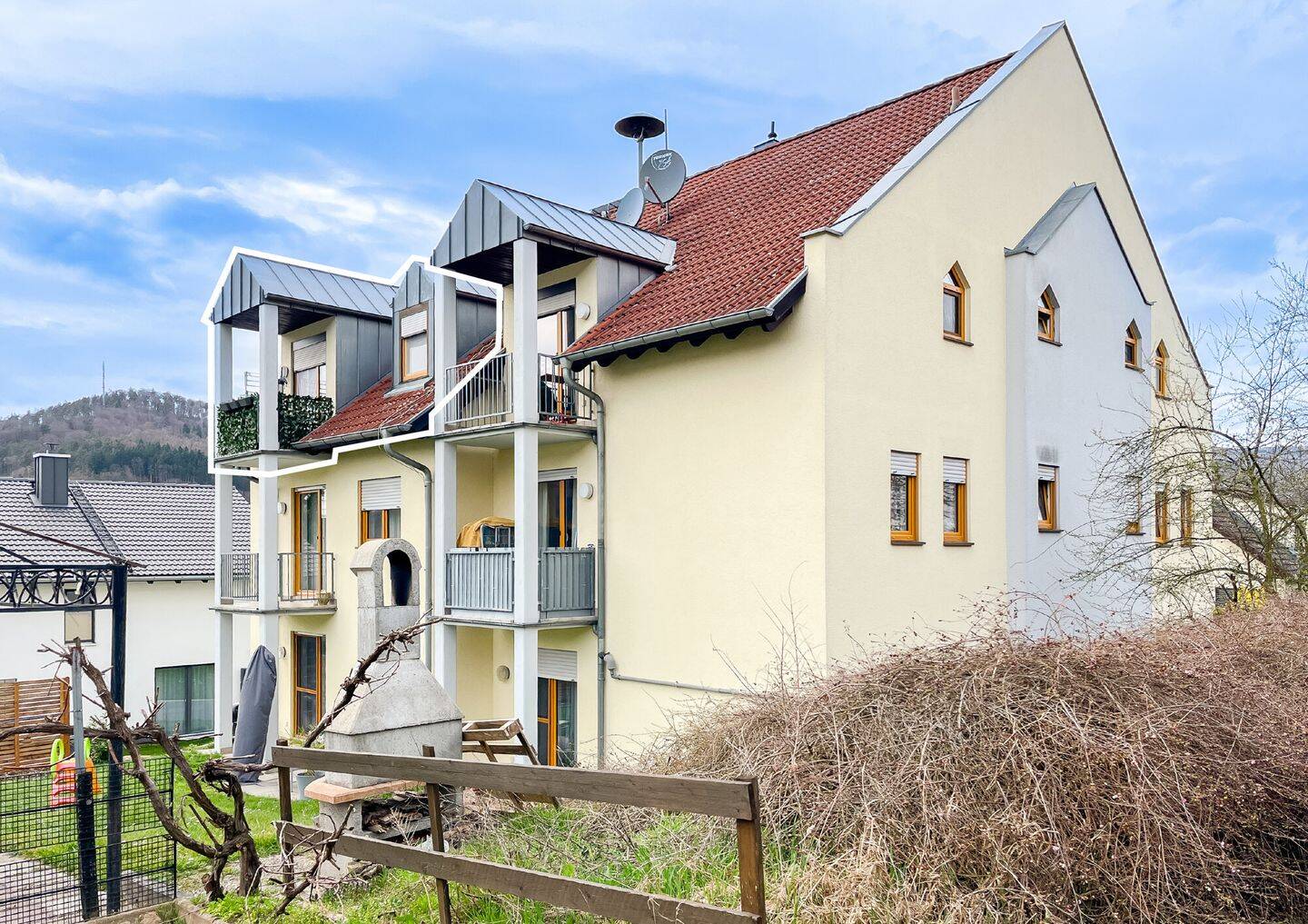 Freistehende 3-Zimmer-Wohnung mit Balkon und 2 Stellplätzen, 97896 Freudenberg