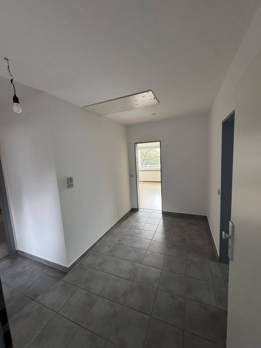Charmante 2,5 Zimmer-Dachgeschosswohnung mit Balkon in ruhiger Lage und guter Anbindung, 58119 Hagen (Hohenlimburg)