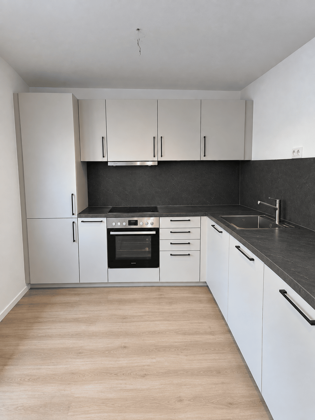 2-Zimmer-Wohnung – Frisch saniert, zentral gelegen mit Balkon und Tiefgaragenplatz, 77933 Lahr/Schwarzwald