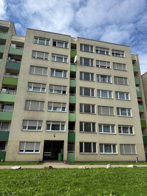Frisch renoviert in Landwasser: 2-Zimmer-Wohnung mit optimaler Anbindung, 79110 Freiburg im Breisgau (Betzenhausen Brühl Landwasser Lehen Mooswald)