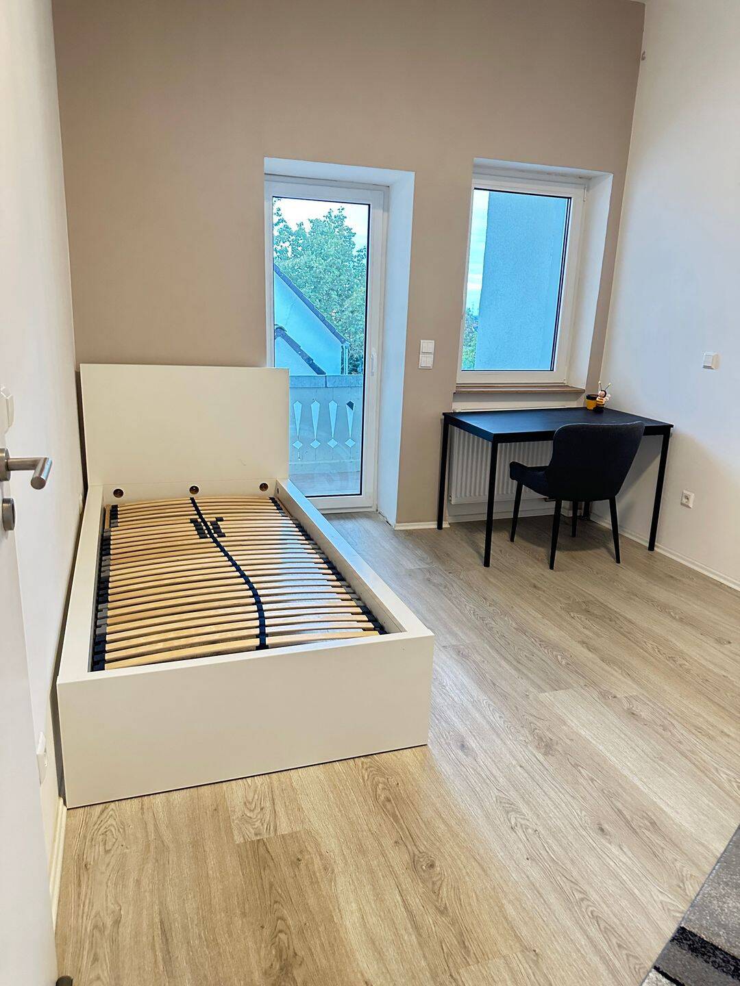ein Zimmer mit Balkon zu vermieten, 65510 Idstein