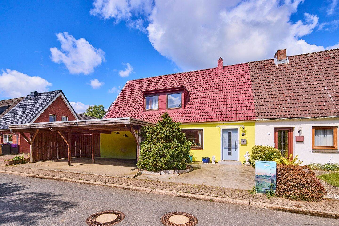 Gemütliche DG-Wohnung in gepflegter Doppelhaushälfte mit Blick ins Grüne, 21509 Glinde