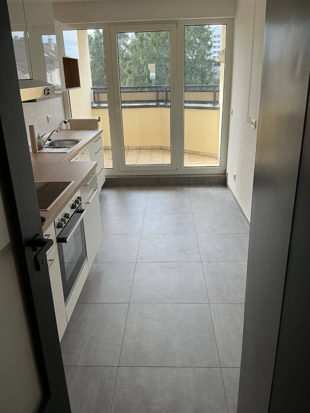 Dachgeschoss-Wohnung mit Balkon: 3 Zimmer in Offenbach-Stadtmitte, 63067 Offenbach am Main (Kaiserlei Offenbach am Main)