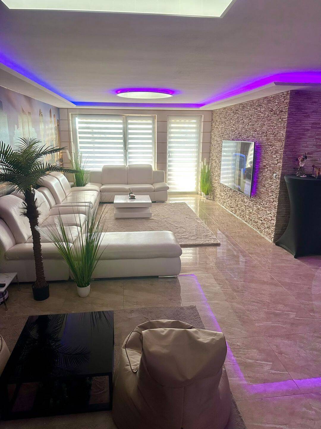 Luxuriöse 3-Zimmer-Designwohnung im grünen Sindelfingen-Hinterweil mit LED-Ambiente & Sonnenbalkon, 71067 Sindelfingen