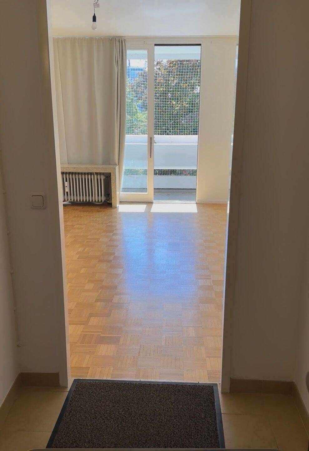 Charmante 1-Zimmer Wohnung im 3. OG mit Sonnenbalkon in Bogenhausen, 81925 München (Bogenhausen)