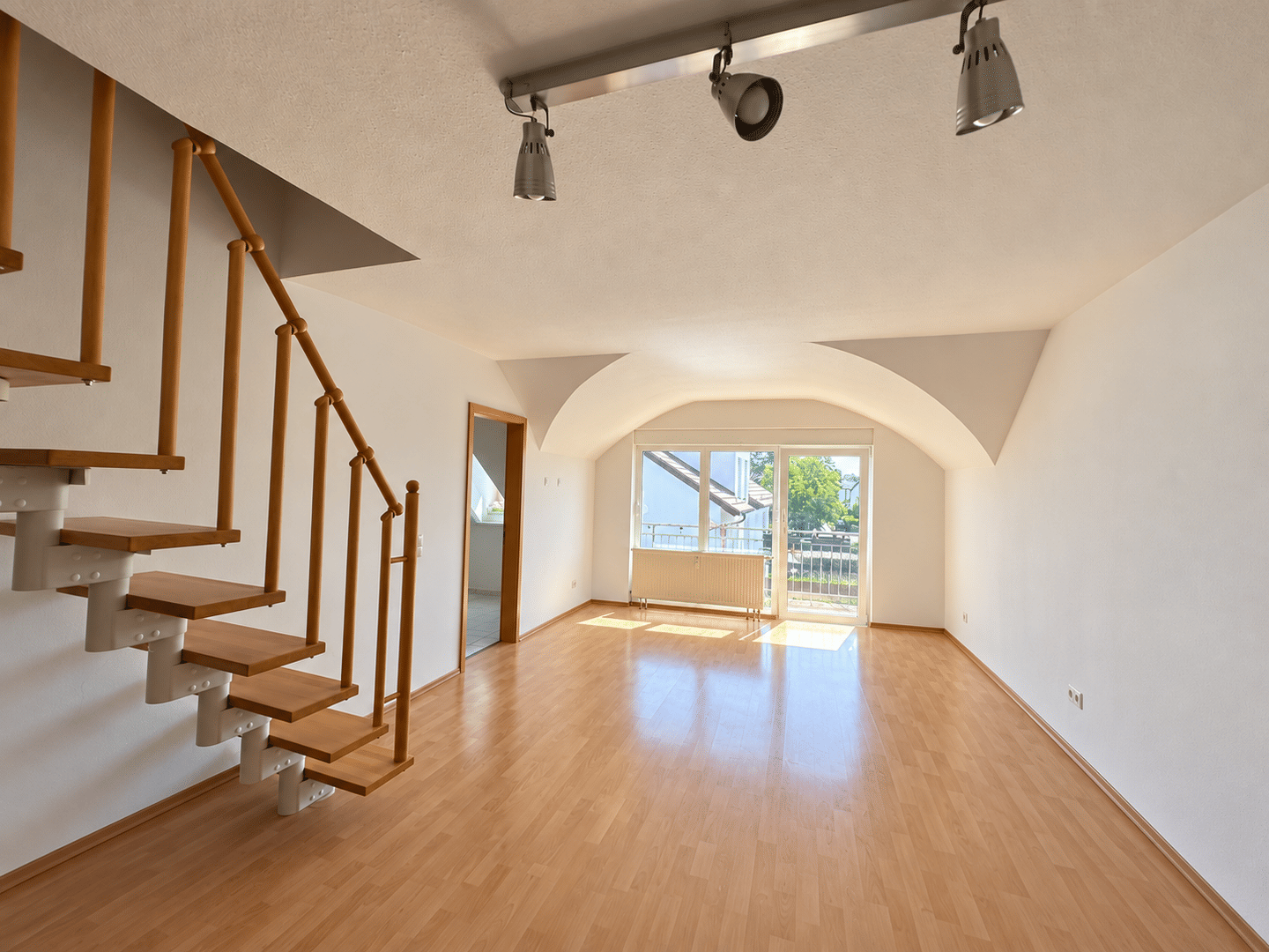 Erlangen-Bruck | 2,5-Zi.-Maisonette mit Südbalkon & EBK, teilmöbliert, 91058 Erlangen (Bruck Eltersdorf Erlangen-Süd Sebaldussiedlung Tennenlohe)