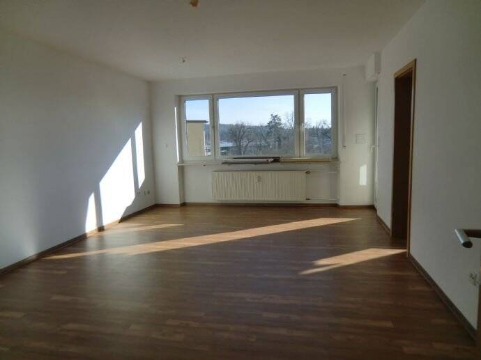 Nbg.-Mögeldorf lichtdurchflutete 4-Zimmer Wohnung mit Balkon, Stellplatz und Einbauküche, 90482 Nürnberg (Freiland Laufamholz Mögeldorf Rehhof Unterbürg)