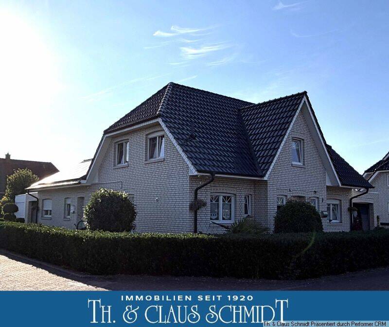 Wohnhaus mit ebenerdiger Einliegerwohnung, zwei Garagen und schönem Garten in Barßel, 26676 Barßel