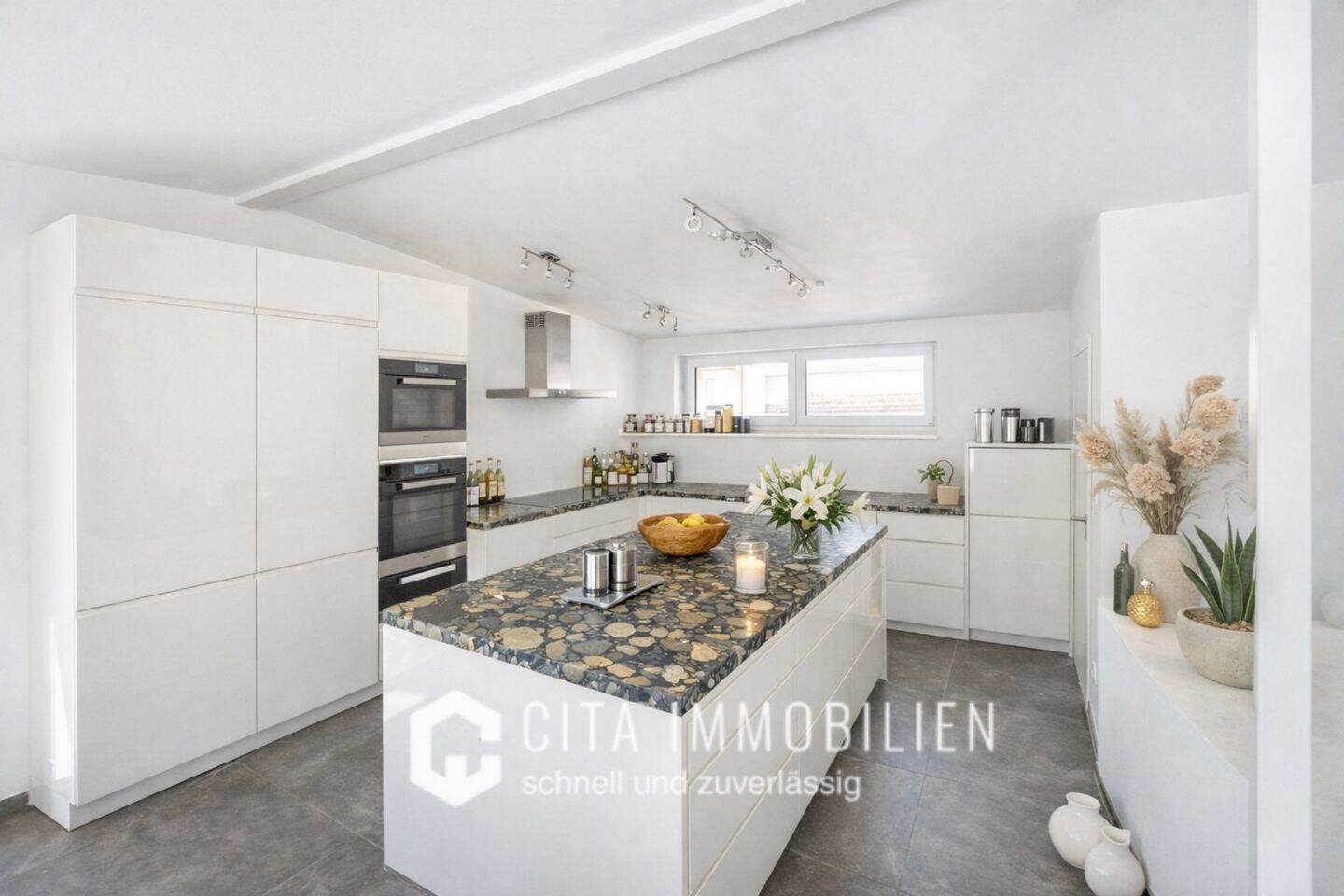 Exklusive 2,5 Zimmer Penthouse-Maisonette mit Dachterrasse & Stellplatz in Frankfurt-Preungesheim, 60435 Frankfurt am Main