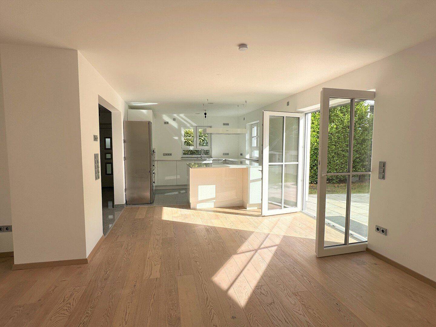Nähe Simmerleinplatz: Moderne, helle XXL-DHH, Wfl.188 m², gehobene Ausstatt., KFW70, Einbauküche, 80992 München (Moosach Neuhausen-Nymphenburg Pasing-Obermenzing)