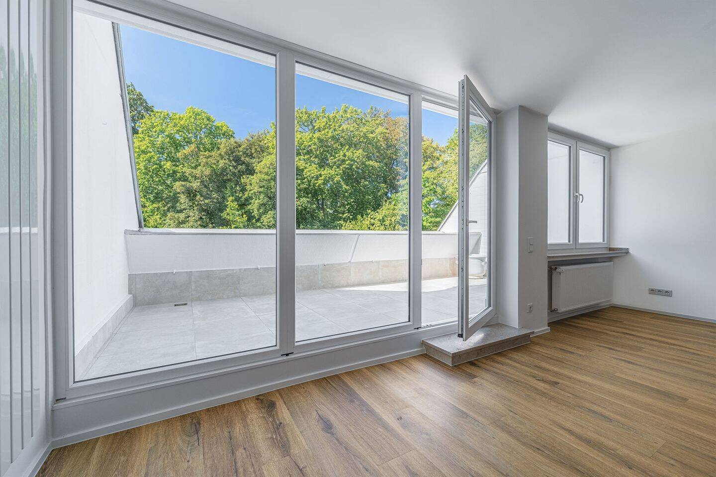 Hochwertig kernsaniert: 79 m² Wohlfühlwohnung mit Designbad und Resort-Flair in Katterbach, 51467 Bergisch Gladbach (Dünnwald)