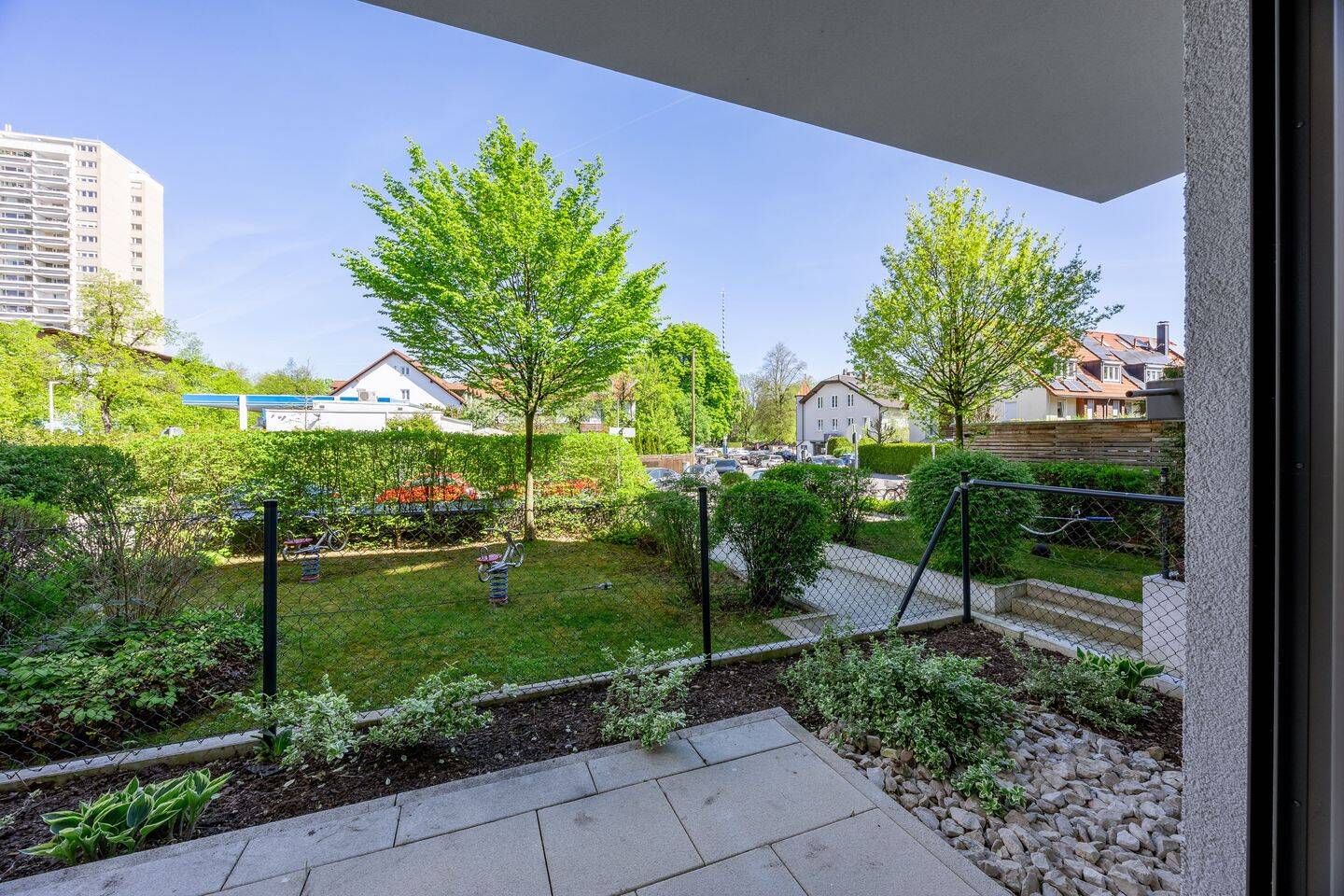 FUNCTIONAL I Moderne Familienwohnung in S-Bahn-Nähe mit zwei Terrassen, 81927 München (Bogenhausen)