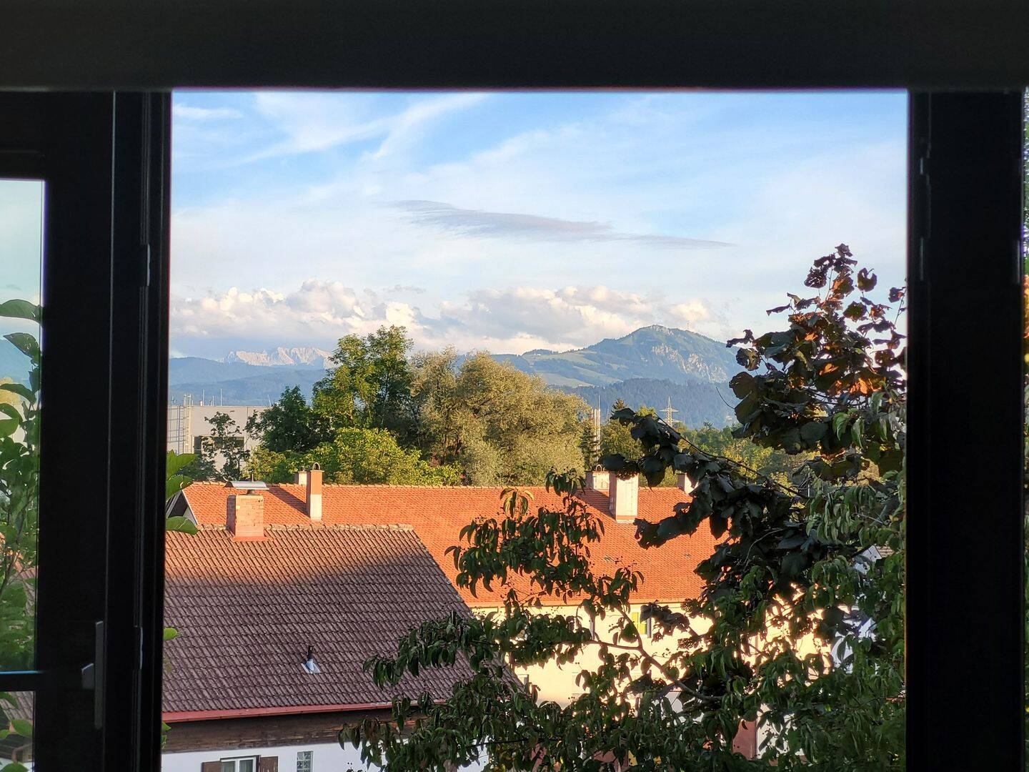Einziehen & wohlfühlen: Möbliertes Apartment mit Veranda und neuem Bad, 87471 Durach