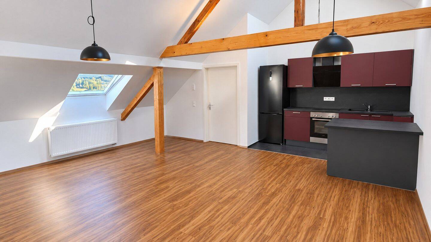 Sanierte 3-Zimmer-Dachgeschosswohnung mit Stellplatz und Keller in 94362 Neukirchen, 94362 Neukirchen