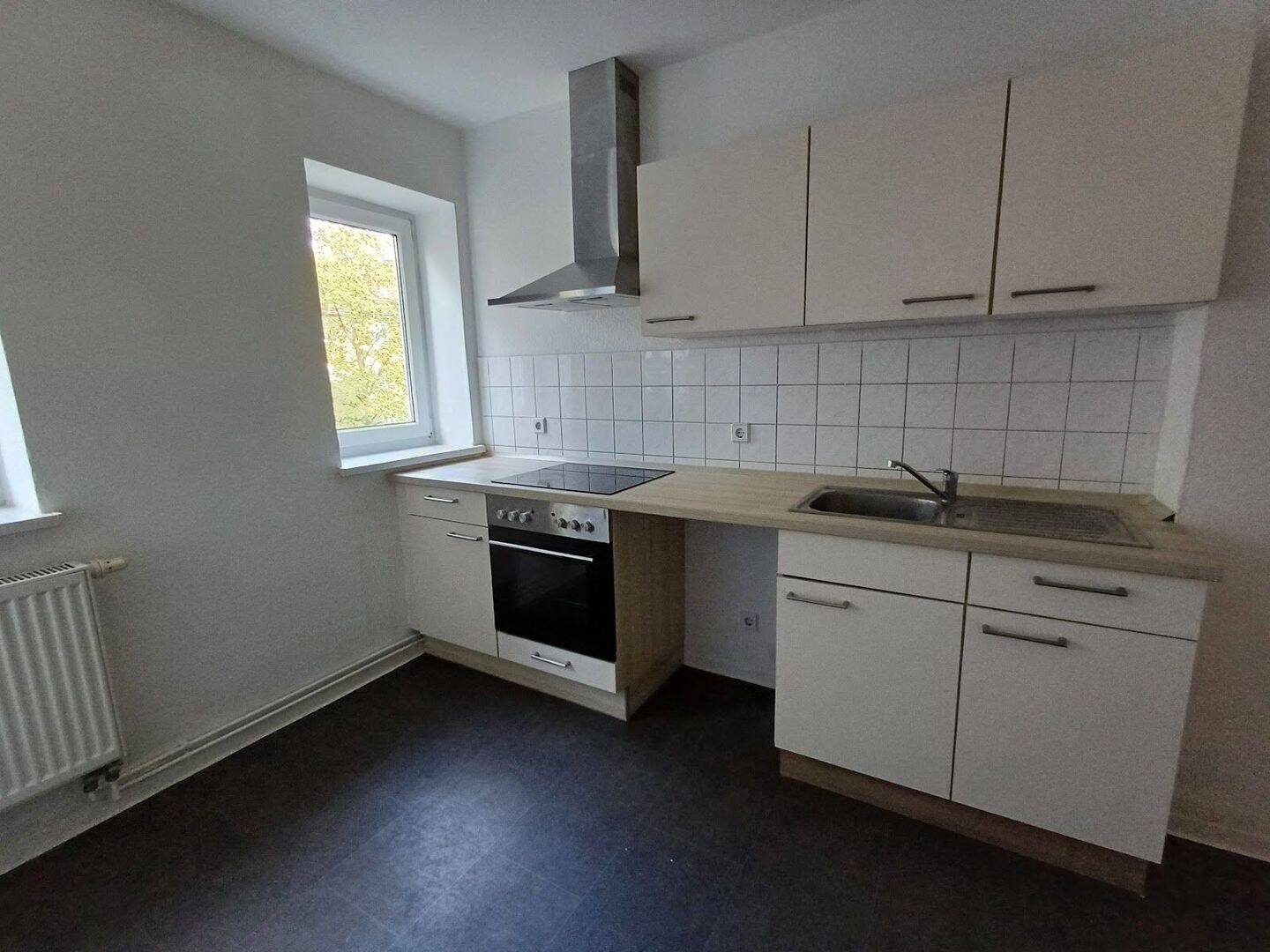 Wohnung mit Einbauküche sucht neuen Mieter – 1. OG rechts, 6217 Merseburg