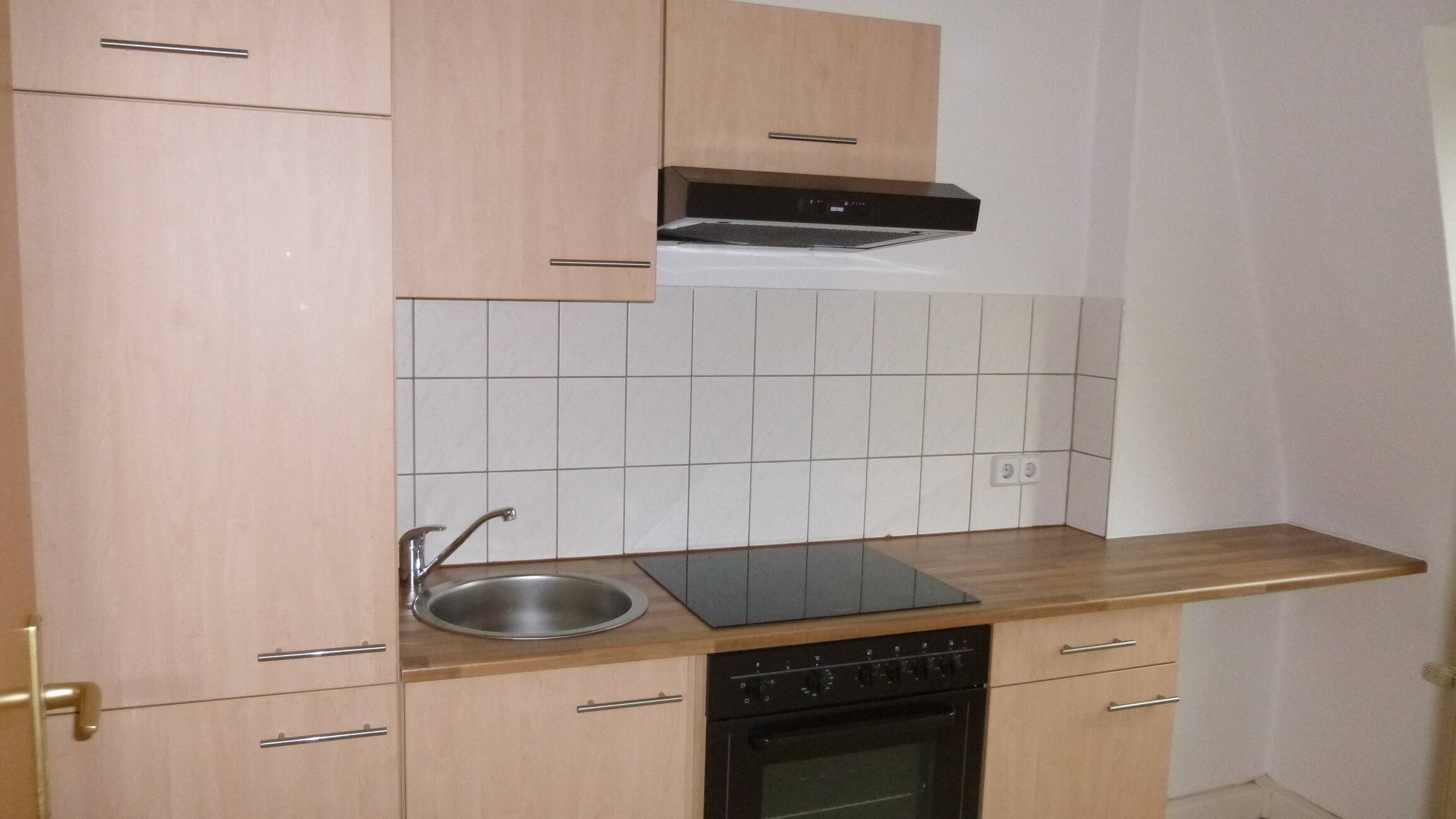 **Wohnung in ruhiger Lage mit Einbauküche**, 7973 Greiz