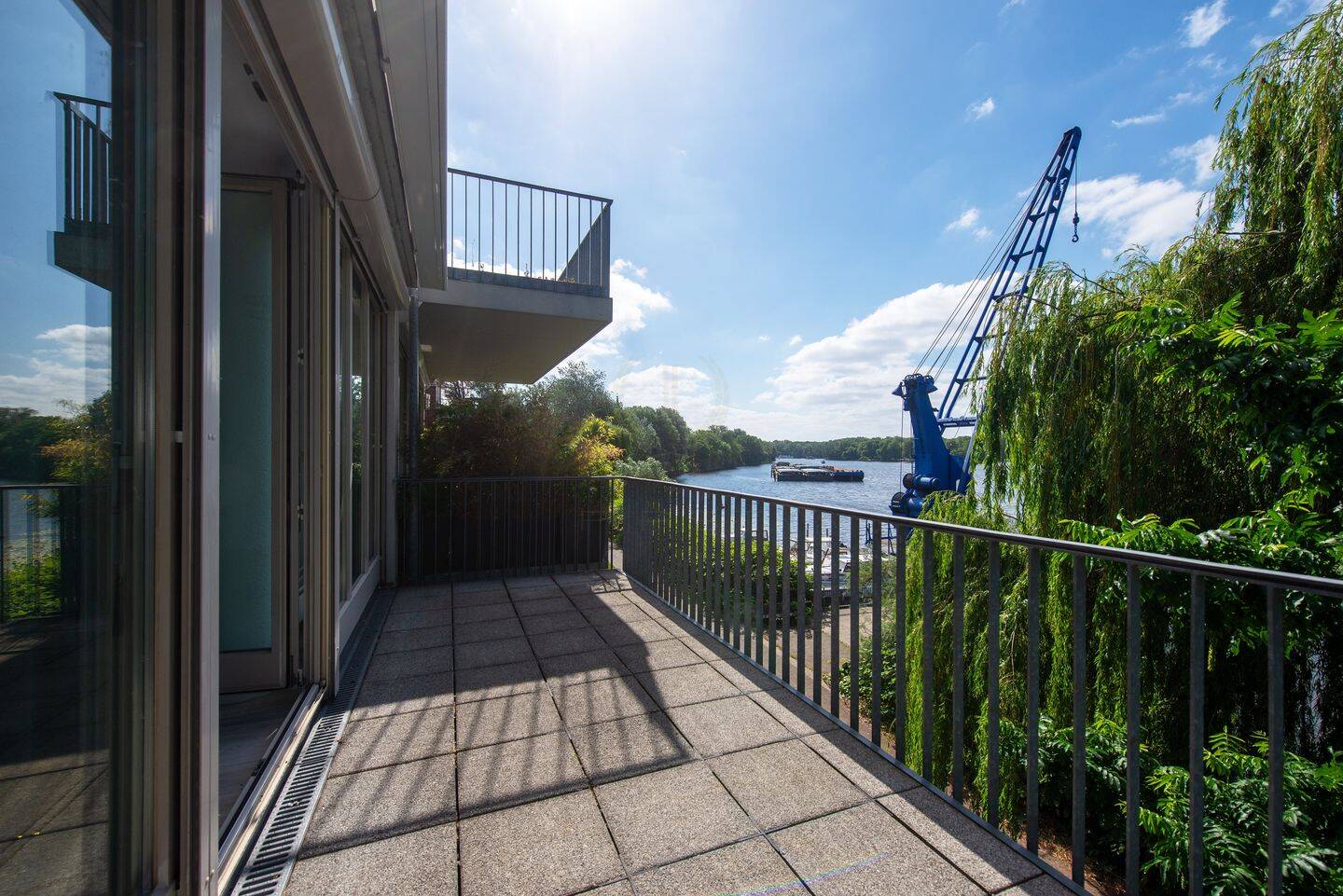 Wohnen, wo Berlin auf die Spree trifft – 3-Zimmer-Wohnung mit Wasserblick, Balkon & Stellplatz, 10245 Berlin (Friedrichshain-Kreuzberg Friedrichshain)
