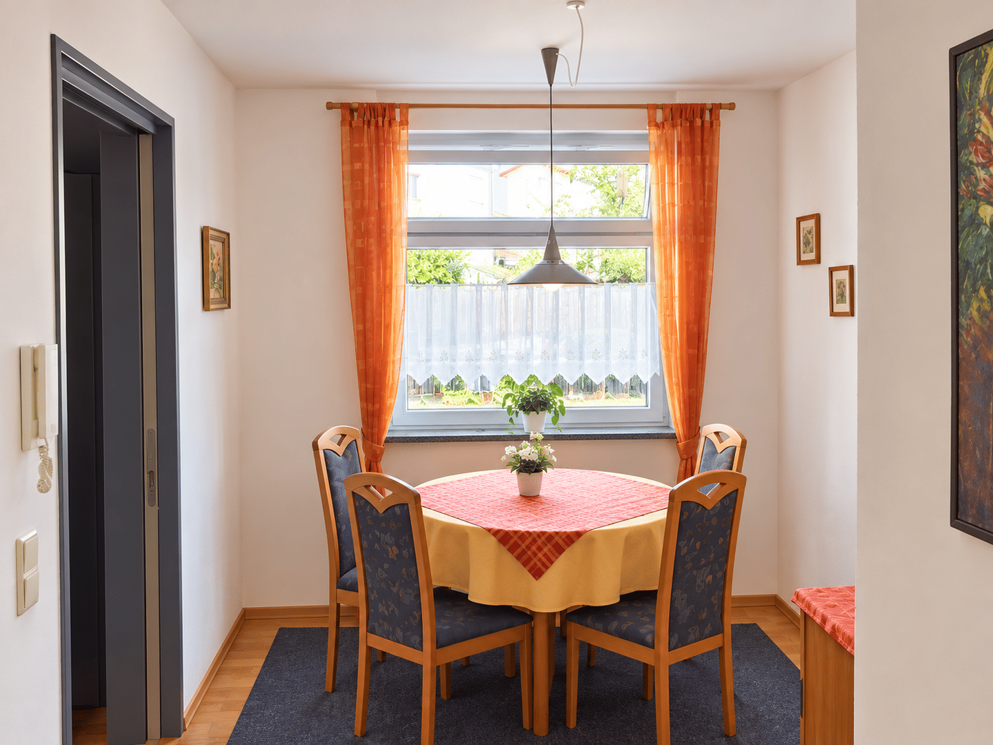 Helle 2-Zimmer-Wohnung mit großer Terrasse und eigenem Gartenanteil in ruhiger Lage von Veitshöchheim, 97209 Veitshöchheim