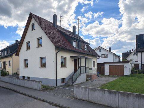 Doppelhaushälfte mit schönem Grundstück und Garage, 72474 Winterlingen