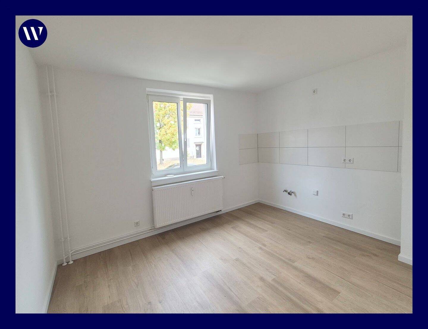 Nur noch einziehen! Renovierte 2-Zimmer-Wohnung – guter Schnitt, Essküche, Tageslichtbad mit Wanne, 78224 Singen (Hohentwiel)
