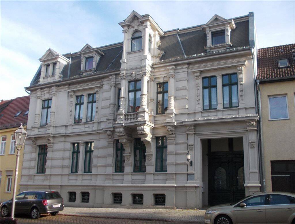 Wallstr. 43-44, Außergewöhnliche, große, helle 2-Zi-WE mit Kamin, 6366 Köthen (Anhalt)