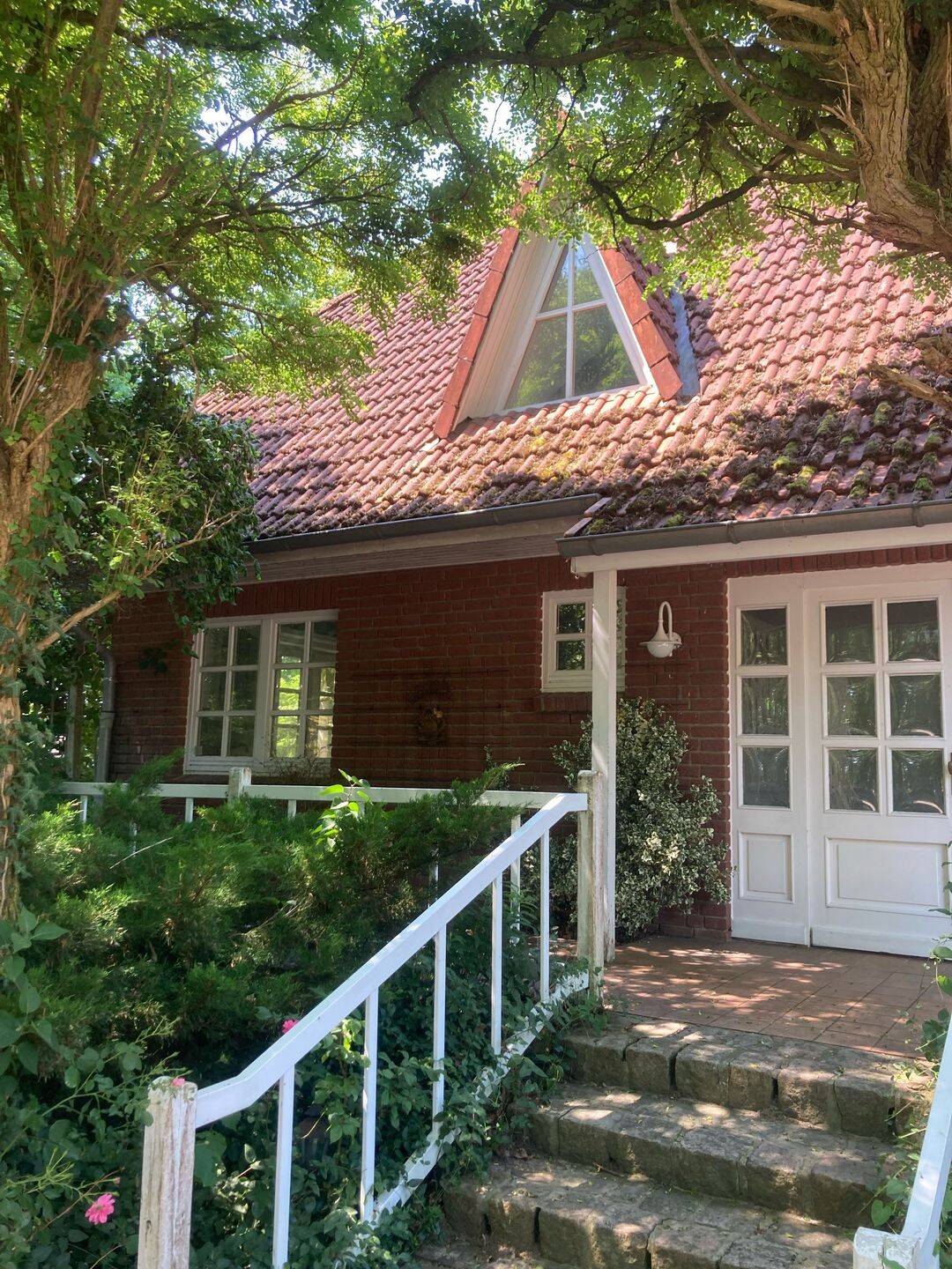 Einfamilienhaus mit Garage, voll unterkellert, 836 qm Garten, 4 Zimmer, EBK, Kachelofen, Gäste WC mit Dusche, Abstellraum im EG., 21271 Hanstedt