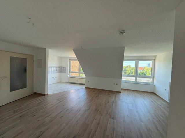 gut geschnittene 2 Dachgeschoßwohnung in Leipzig Mockau, 4357 Leipzig (Mockau-Nord Mockau-Süd Schönefeld-Abtnaundorf)