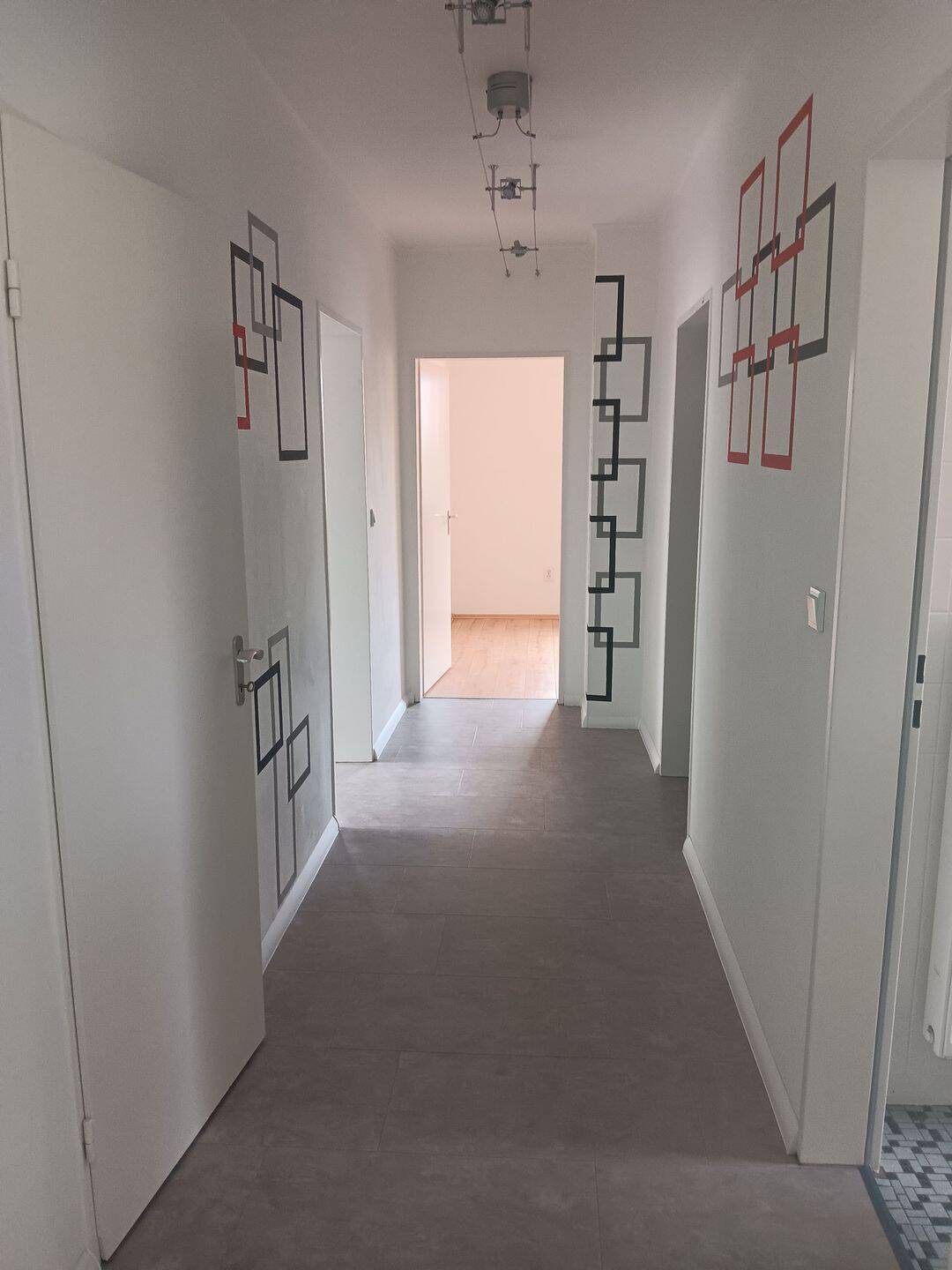 Helle 3-Zimmer Wohnung mit Garage, 95030 Hof (Epplas Innenstadt Osseck Unterkotzau Wölbattendorf)