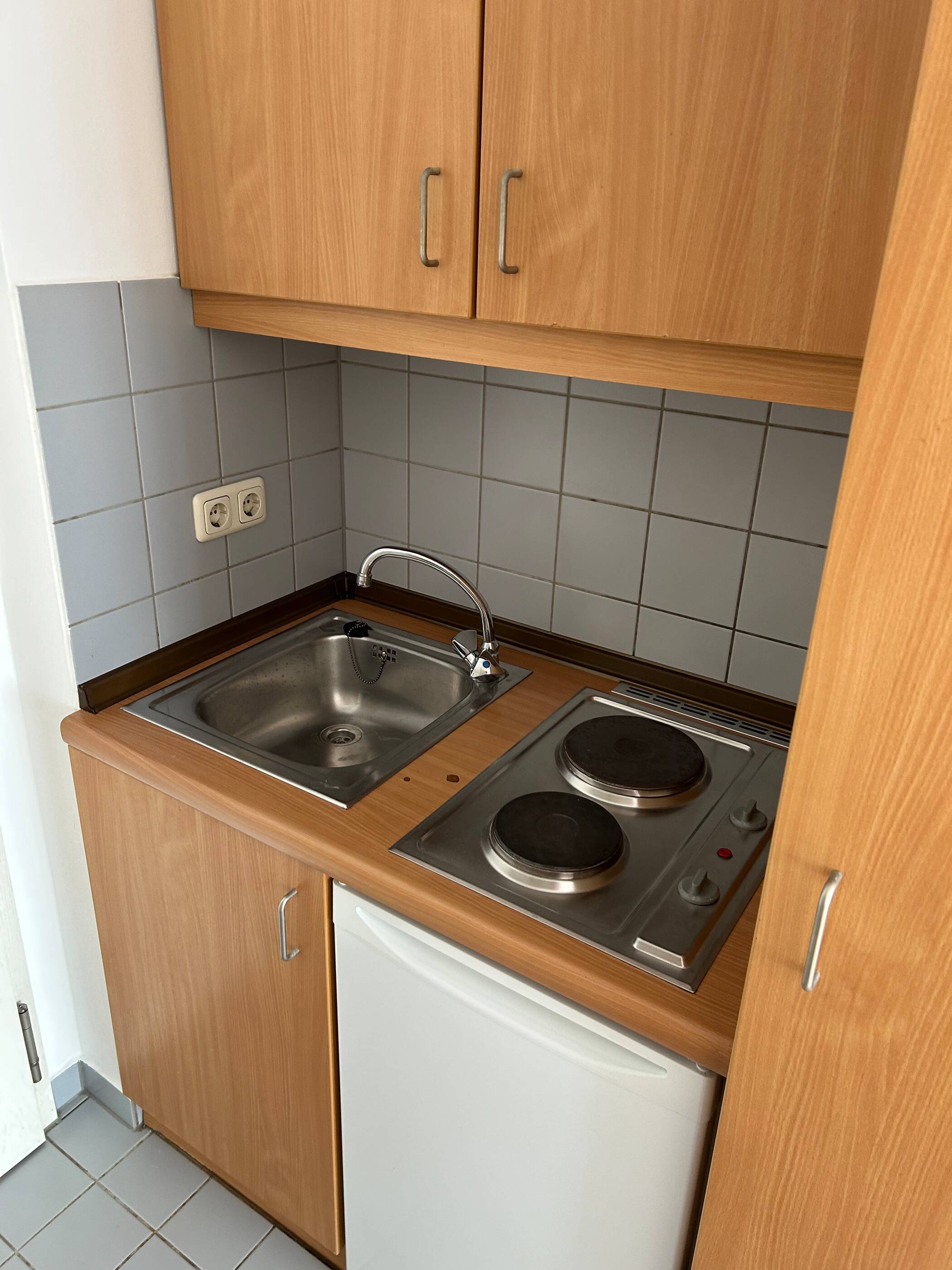 möbilierte 1-Zimmer Wohnung, ideal für Studenten, 93053 Regensburg (Galgenberg Kasernenviertel Kumpfmühl-Ziegetsdorf-Neuprüll Oberisling-Graß)